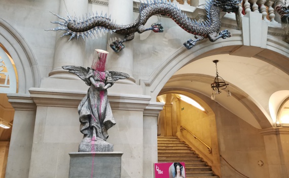 Ein Banksy im Bristol Museum and Art Gallery