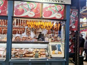 Üppige Fleischwaren in der Markhalle