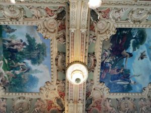 „New York Café" - the most beautiful cafe in the world