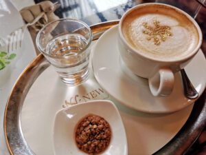 „New York Café" - the most beautiful cafe in the world