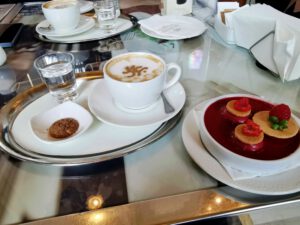 „New York Café" - the most beautiful cafe in the world