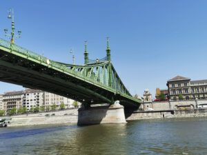 Die Kettenbrücke